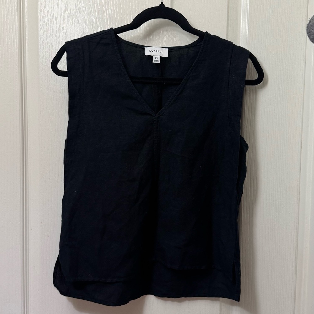 Evereve Black V-Neck Sleeveless Blouse